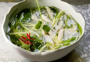 Asiatische Hühnersuppe