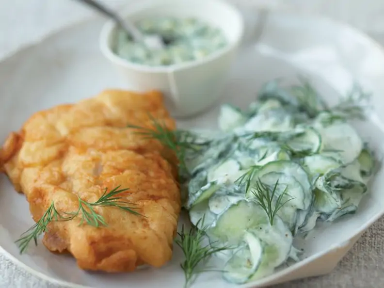 Backfisch mit Gurkensalat
