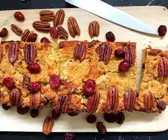 Süßkartoffelkuchen mit Cranberries und Pekannüssen