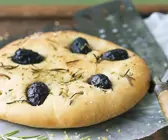Focaccia mit Rosmarin und Oliven für den Thermomix