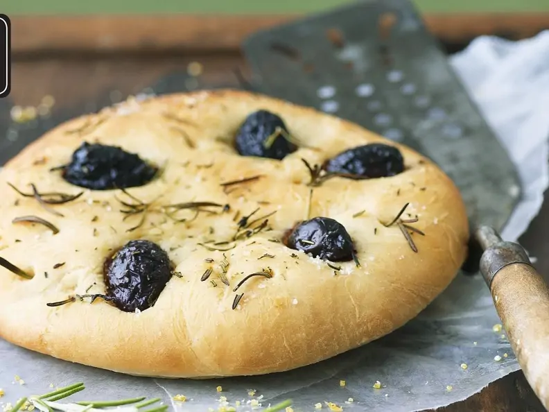 Focaccia mit Rosmarin und Oliven für den Thermomix