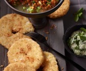 Sellerieschnitzel mit Minzequark und roten Linsen