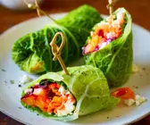 Gefüllte Wirsing-Wraps mit Roter Bete