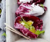 Gefüllte Radicchiopäckchen mit Orangenfilets