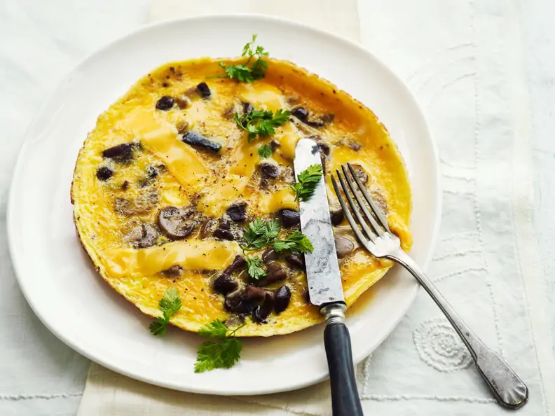 Omelett mit Pilzen und Cheddar