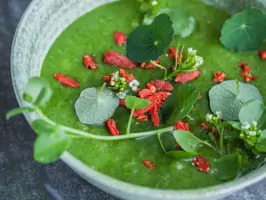 Herzhafte grüne Smoothie-Bowl