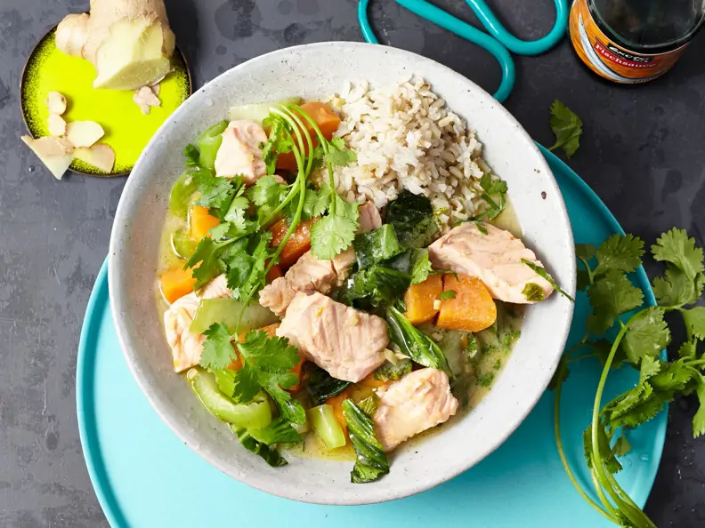 Kokos-Curry mit Lachs und Süßkartoffeln
