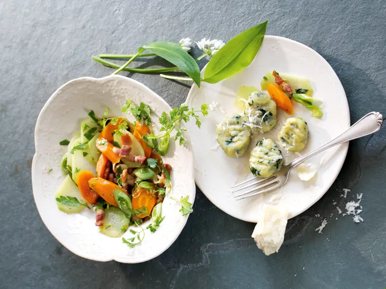 Bärlauch-Gnocchi mit Kohlrabi-Möhren-Gemüse