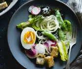 Fenchel-Radieschen-Salat mit Miso-Buttermilch-Dressing