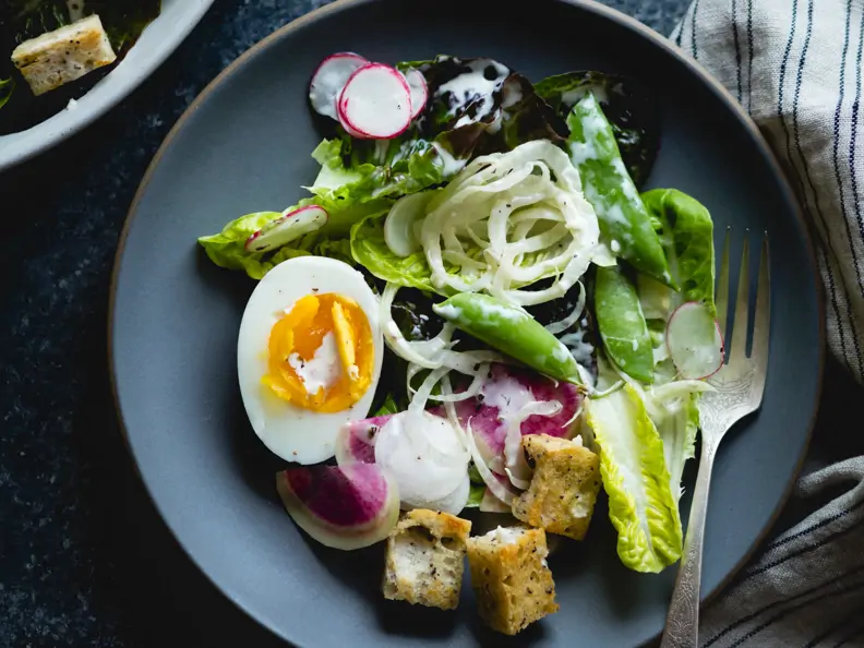 Fenchel-Radieschen-Salat mit Miso-Buttermilch-Dressing