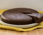 Schokoladen-Tarte mit Datteln