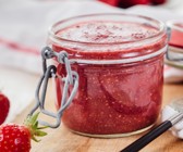 Erdbeerfruchtaufstrich mit Chiasamen