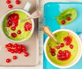 Kiwi-Spinat-Smoothie mit Johannisbeeren