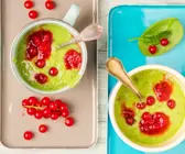 Kiwi-Spinat-Smoothie mit Johannisbeeren