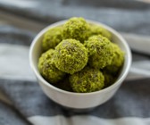 Pistazien-Feigen-Energiebällchen