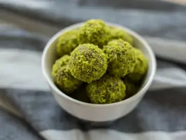 Pistazien-Feigen-Energiebällchen