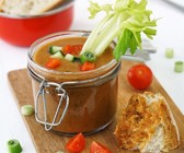 Tomaten-Gazpacho mit Sellerie