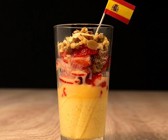 Spanien Länder-Dessert mit frischen Erdbeeren