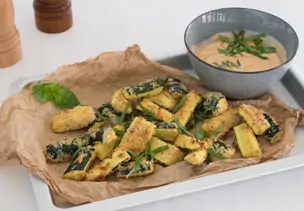 Zucchini Wedges mit Pesto-Dip