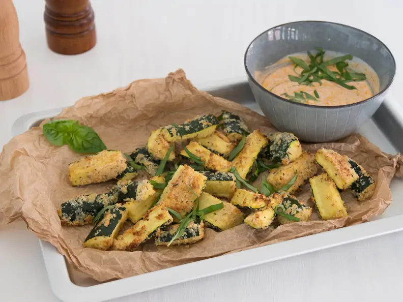 Zucchini Wedges mit Pesto-Dip