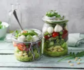Grüner Spargel-Nudel-Salat im Glas