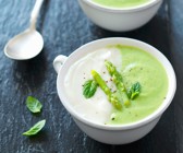 Grünweiße Spargelcremesuppe