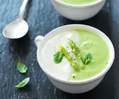 Grünweiße Spargelcremesuppe