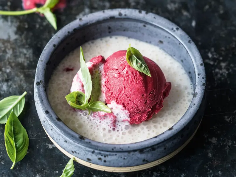 Himbeer-Blitzeis mit Kokosmilch