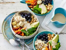 Reis-Bowl mit Avocado