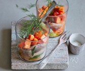 Papaya auf Matjes im Glas