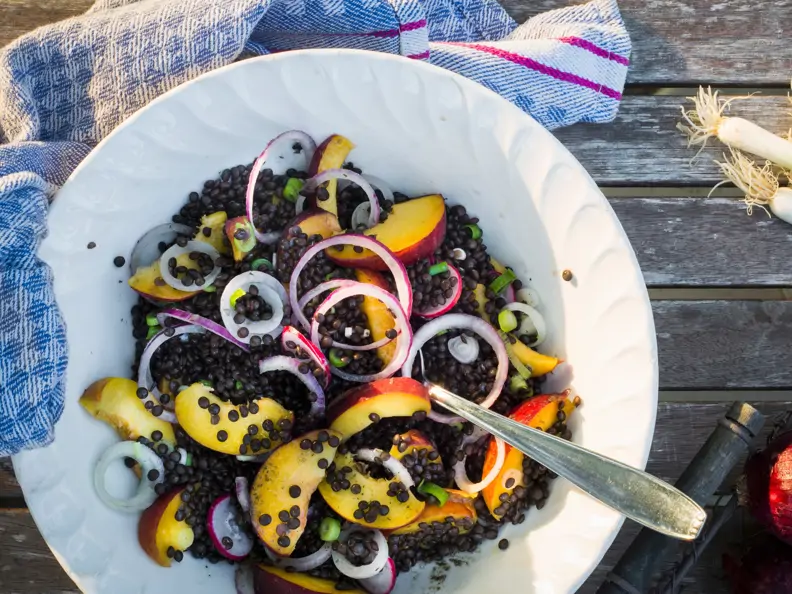 Linsensalat mit Nektarinen