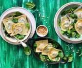 Ravioli mit Spinat und Pinienkernen