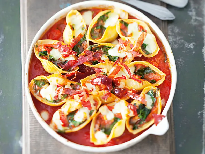 Nudel-Tomaten-Gratin mit Auberginen
