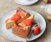 Käsekuchen mit Erdbeer-Coulis
