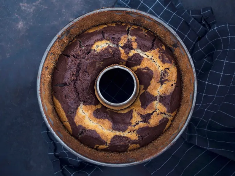 Marmorkuchen mit Apfelmus