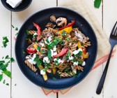 Nudel-Hackfleisch-Pfanne mit Ziegenkäse