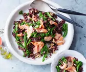 Roter Reis mit Lachs