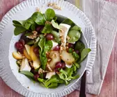 Feldsalat mit Birne und Brie