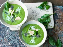 Spinat-Kiwi-Smoothie-Bowl