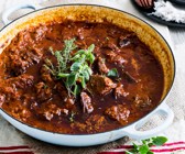 Rindergulasch mit Kräutern