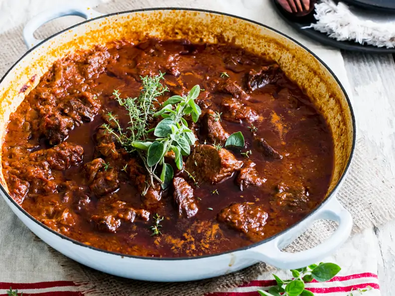 Rindergulasch mit Kräutern