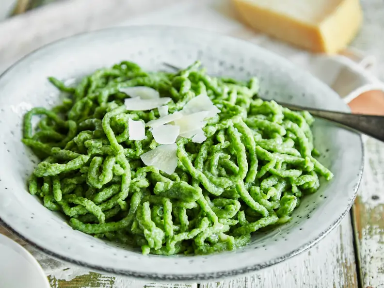 Kräuterspätzle mit Parmesan