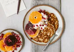 Pancakes mit Orangen und griechischem Joghurt