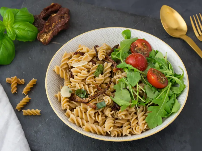 Schnelle Pasta mit getrockneten Tomaten