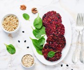 Bohnen-Quinoa-Bratlinge mit Roter Bete