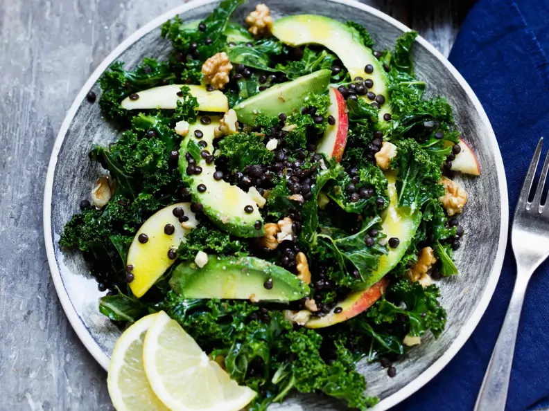 Linsen-Grünkohl-Salat mit Avocado