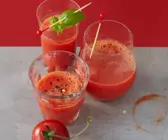 Orangen-Tomaten-Smoothie mit Paprika
