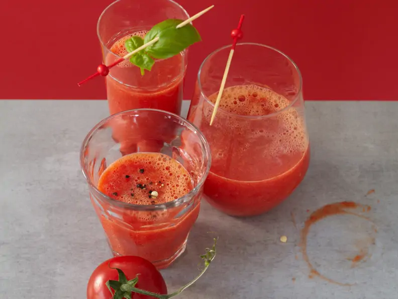 Orangen-Tomaten-Smoothie mit Paprika