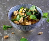 Steckrüben-Grünkohl-Curry mit Hähnchen