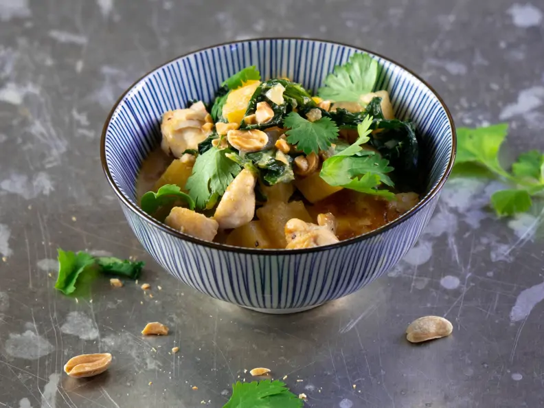 Steckrüben-Grünkohl-Curry mit Hähnchen